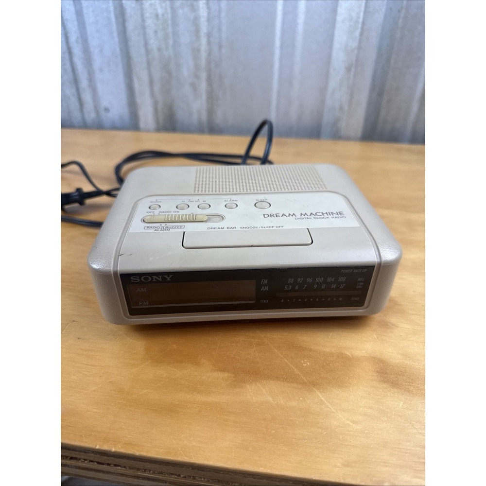 Sony Dream Machine ICF-C240 Digital Alarm/Radio-beige- Tested & Working